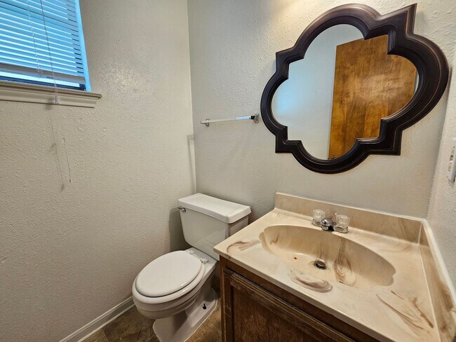 Building Photo - 1815 Cedarhill Dr