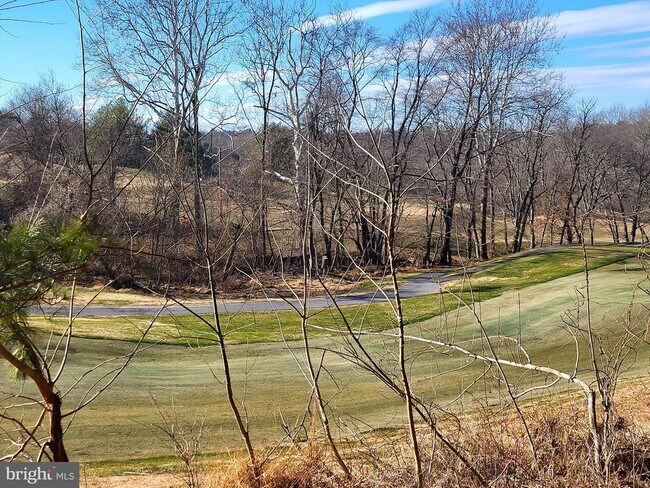 Building Photo - 4950 Columbia Rd