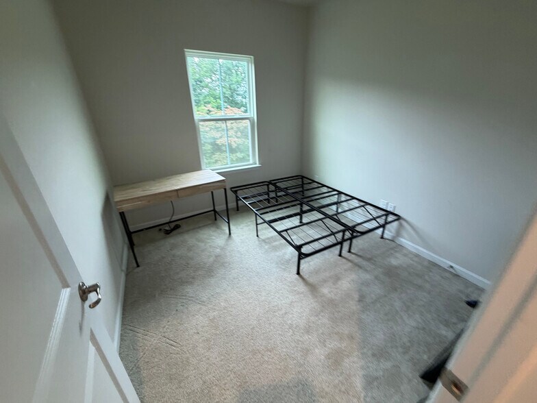 Building Photo - Room in Townhome on Beeler Ln