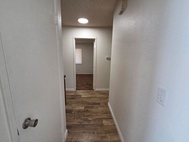 Building Photo - New Listing!