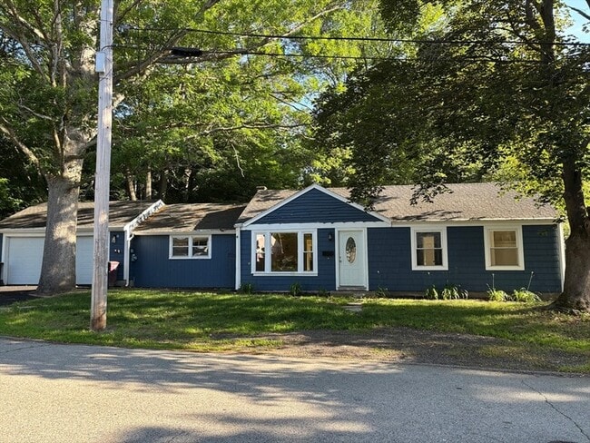 Building Photo - 215 Jaffrey St