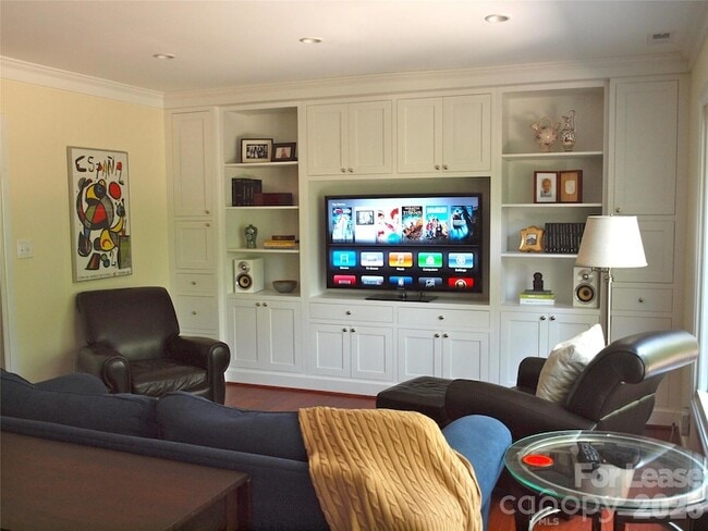 Building Photo - 3922 Fellsway Rd