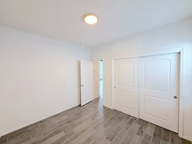 Building Photo - Beautiful 3 bed 2 bath home in Enchanted Hills area of Rio Rancho. Refrigerated Air! Near Hwy 550