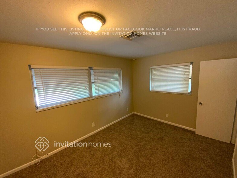 Building Photo - 3857 Bluebell St