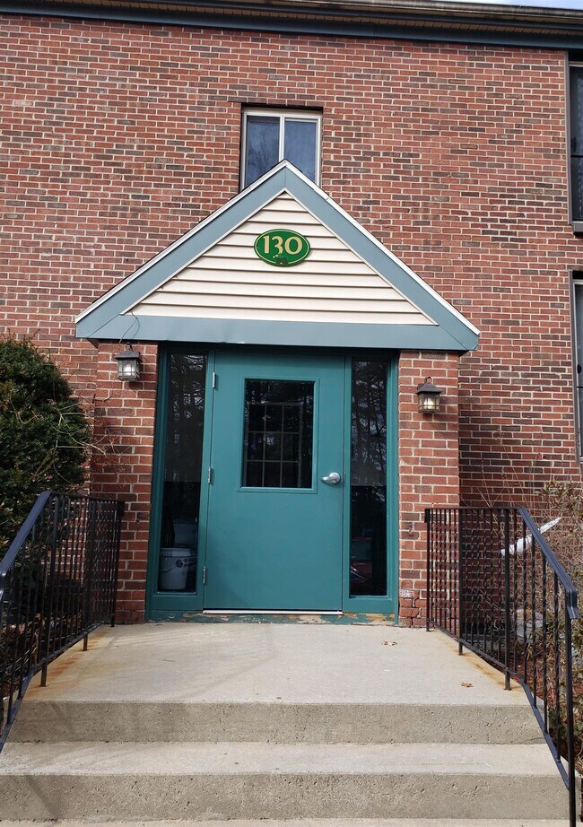 Building Photo - 130 English Village Rd