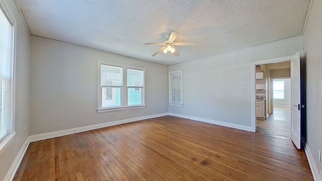 Building Photo - 1/1 In San Marco! Walking distance to the ...