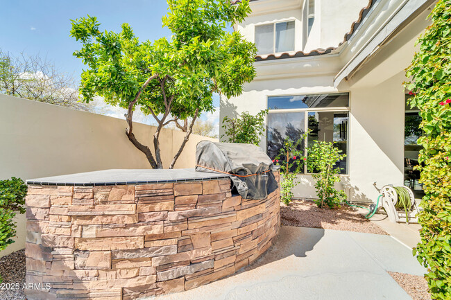 Building Photo - 7557 E McLellan Ln