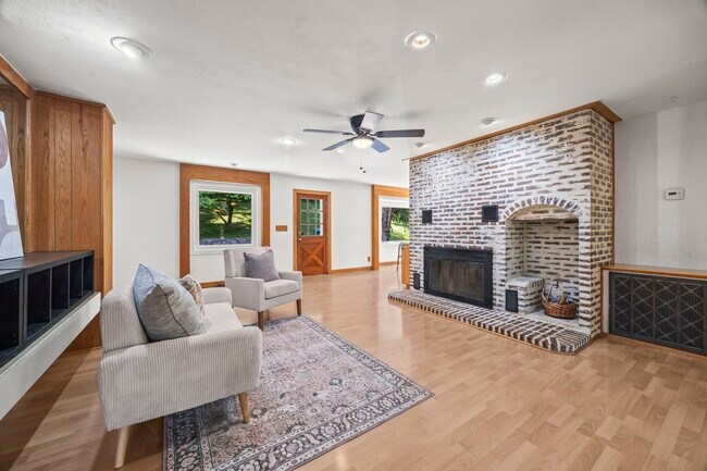 Building Photo - 5353 Green Valley Ct