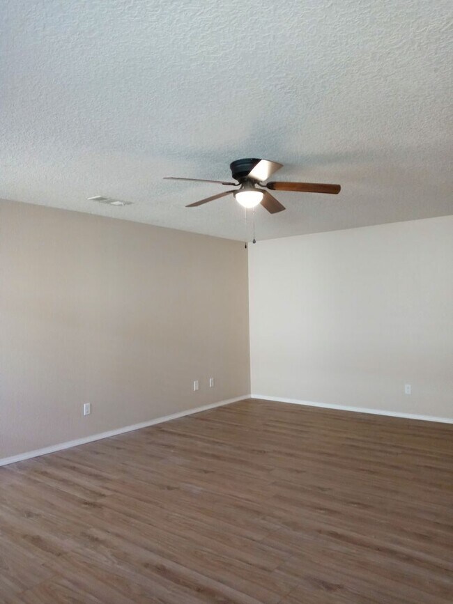 Building Photo - RIO RANCHO THREE BEDROOM