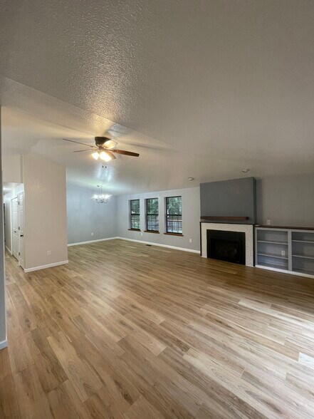 Building Photo - 8938 49th Ct NE