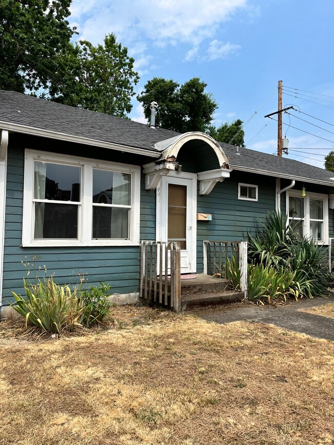 Building Photo - 441 16th St SE