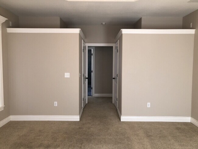 Building Photo - 4BR / 3Car garage / Fully fenced in backyard - Stunning property