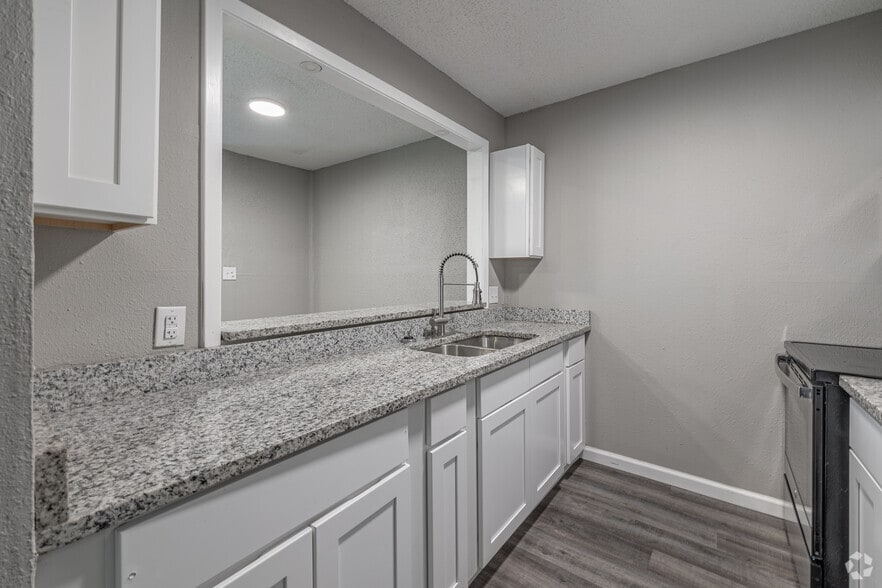 1BR, 1BA - 725 SF - Lux Seaside