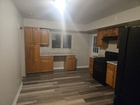 Building Photo - 920 Adams St