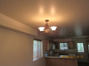 Building Photo - 198 W 26th St