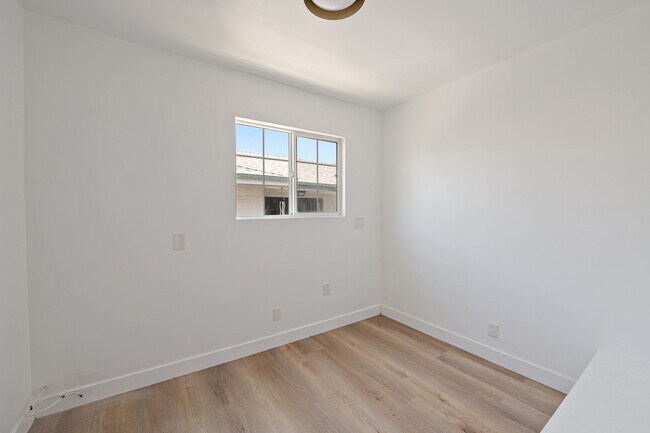 Building Photo - 1008 N Stanley-6
