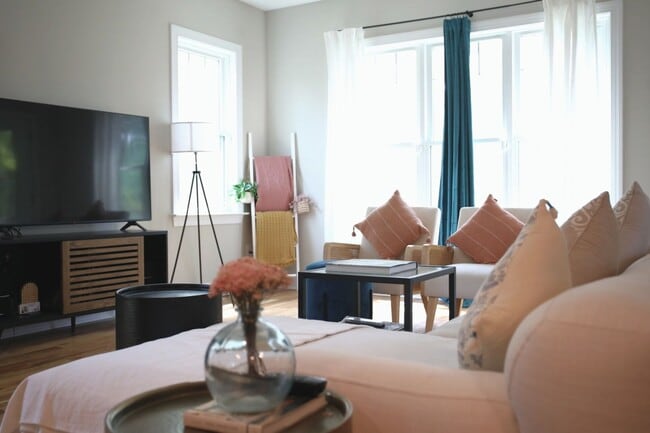 Building Photo - Gorgeous, New Home in Rocketts Landing: Available in July!