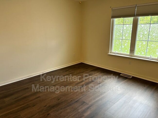 Building Photo - 2055 Hampton Dr
