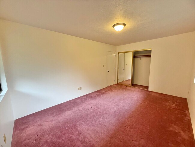 Building Photo - Beautiful 3 Bedroom / 2.5 Bathroom Home in Wailuku Heights!