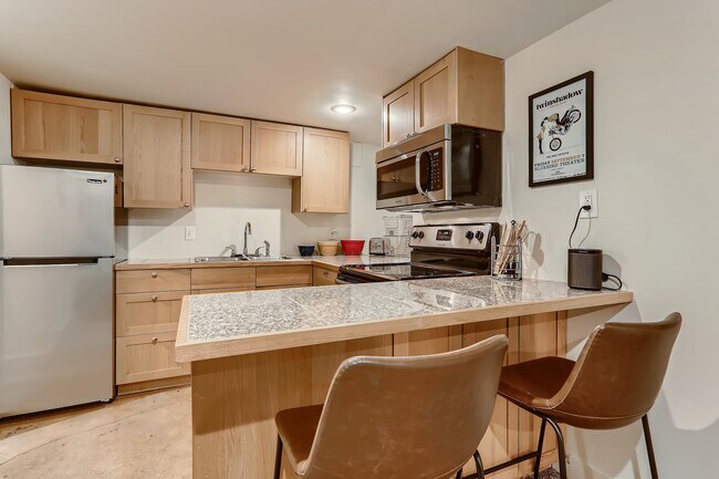 Building Photo - 1477 St Paul St