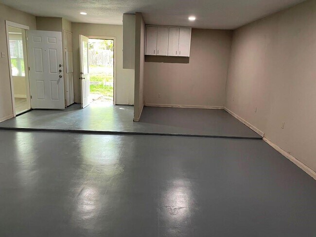 Building Photo - 9605 Newfoundland Cir