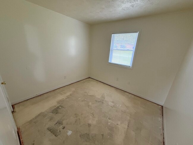 Building Photo - 1504 Thames Dr