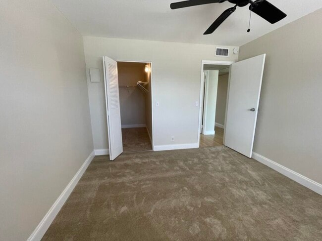 Building Photo - 472 Saxony Way