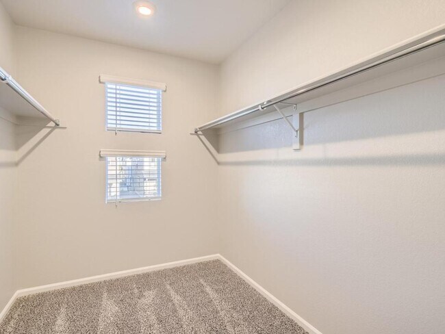 Building Photo - 12225 Creamery St