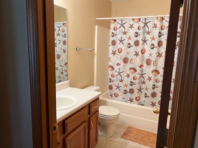 Building Photo - Duplex in Nixa!