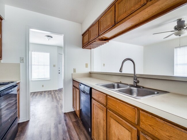 Building Photo - 510 Strata Dr