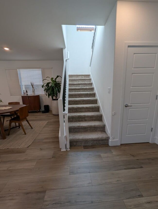 Building Photo - Beautiful and Spacious 4BR 3BA Home in Roseville