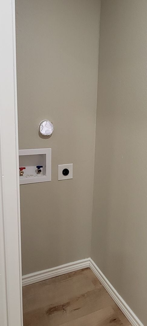 Building Photo - UPDATED COLONIAL PARK CONDO