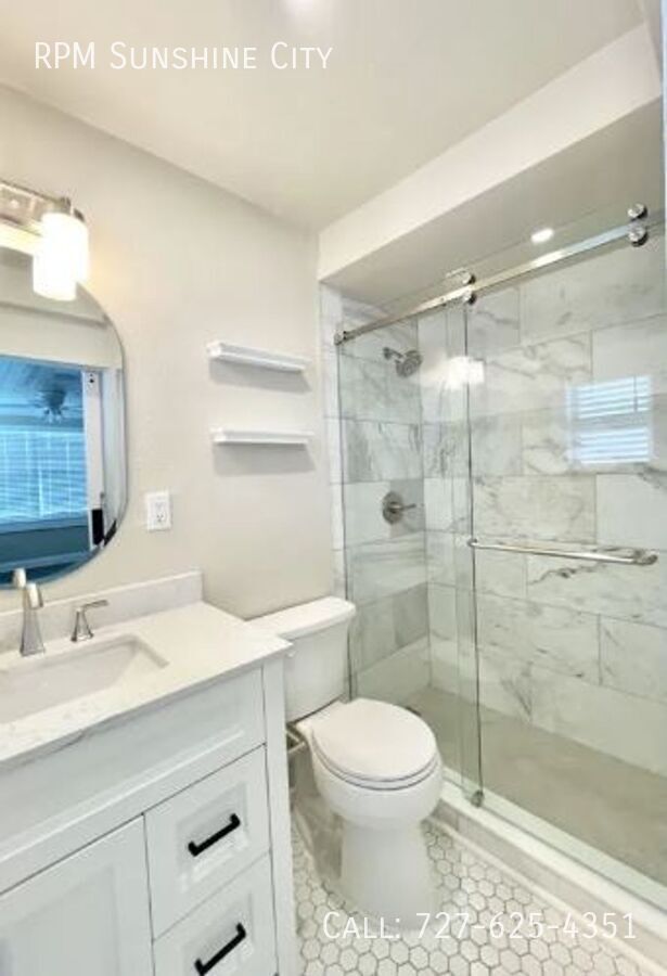 Building Photo - 7700 Boca Ciega Dr
