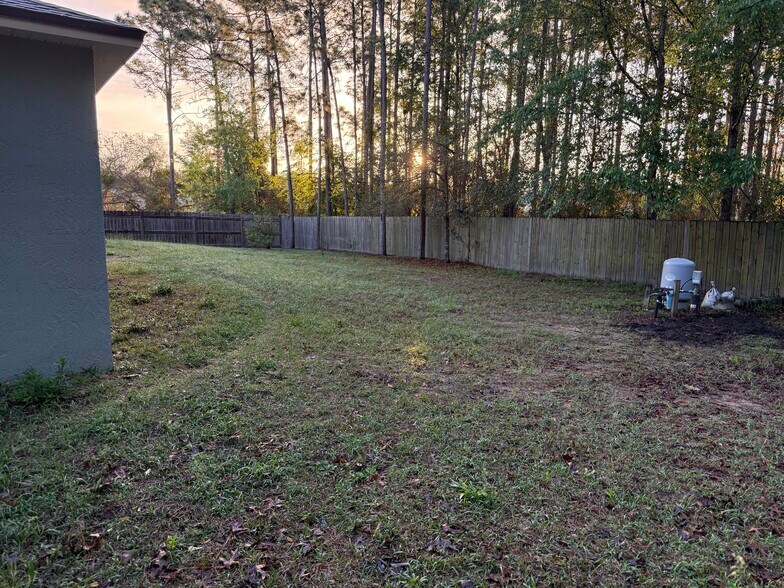 Building Photo - 49 Hemlock Trce