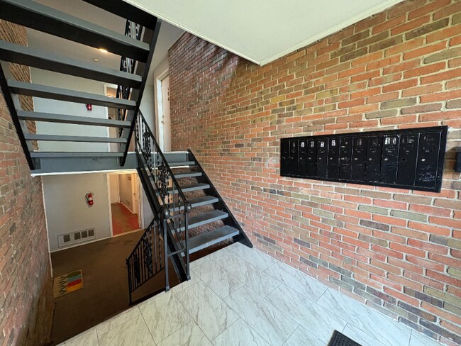 Building Photo - 1510 Spruce Ave
