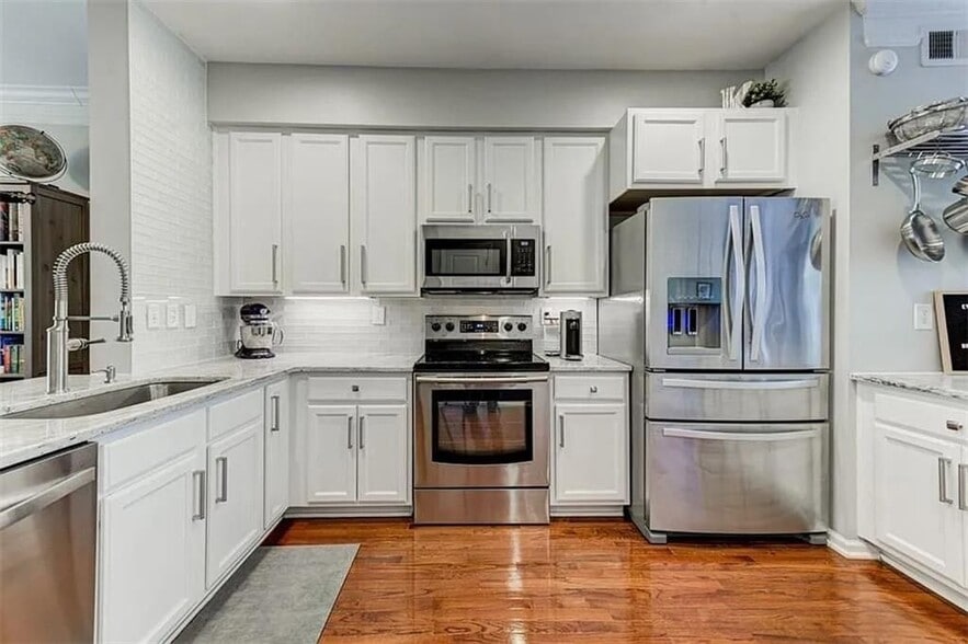 Building Photo - 375 Highland Ave NE