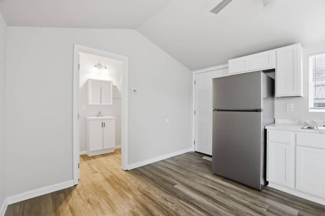 Building Photo - 22600 Middlebelt Rd