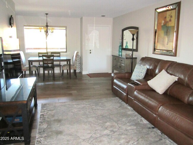 Building Photo - 4303 E Cactus Rd