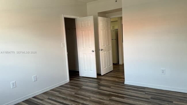 Building Photo - 160 SW 117th Terrace