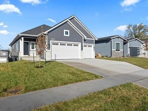 Building Photo - Spacious 4-Bedroom Home in Quiet Polk City...