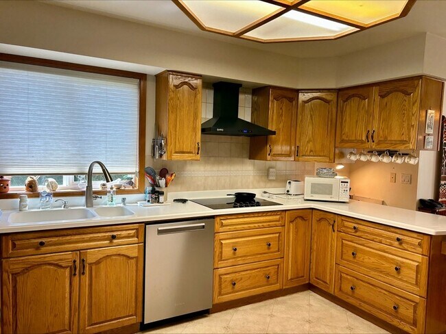 Building Photo - 4739 S Golf Course Dr