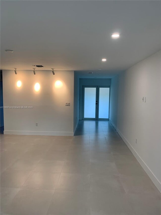 Building Photo - 8230 SW 81st Ct