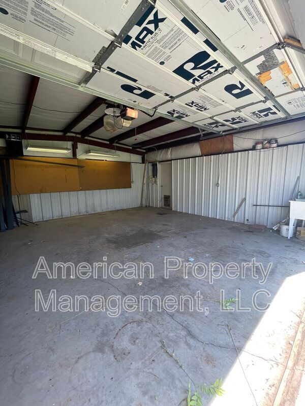 Building Photo - 201 W K Pl