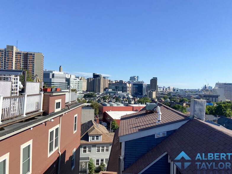 Building Photo - 8 Sunset St