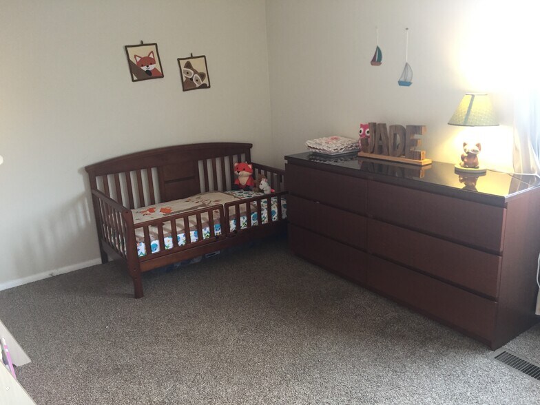 2nd bedroom - 6206 Patrick Henry Dr