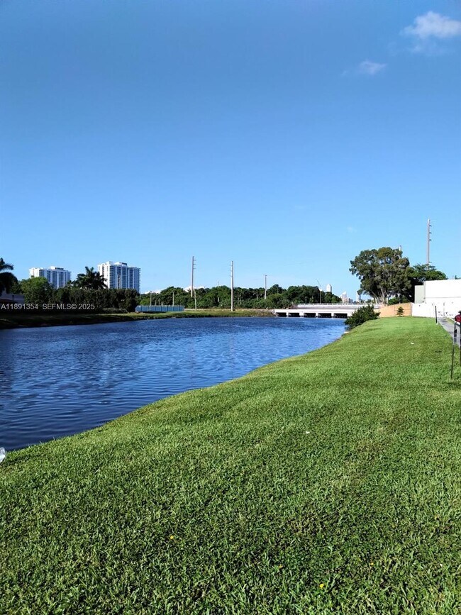 Building Photo - 16465 NE 22nd Ave