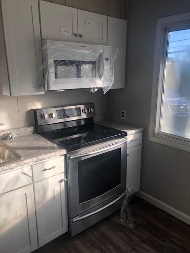 Building Photo - Newly renovated 2 Bedroom country home!
