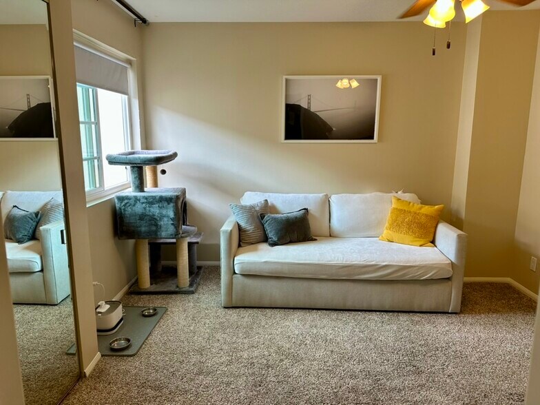 Building Photo - 537 N Adams St