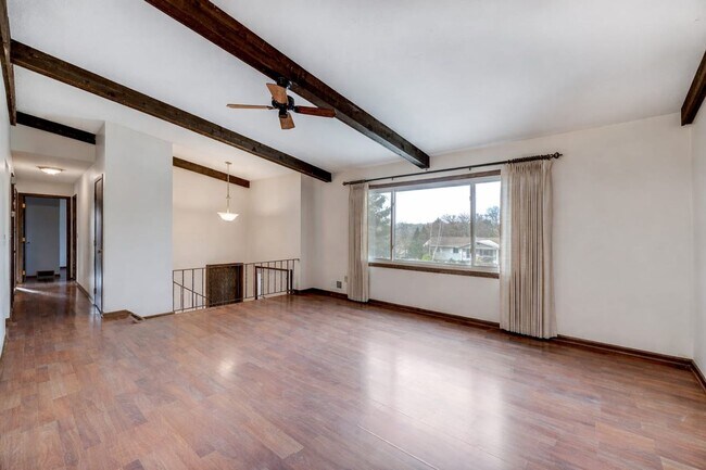 Building Photo - Great 3bed 2bath Single Family Home in Prime Eden Prairie Neighborhood