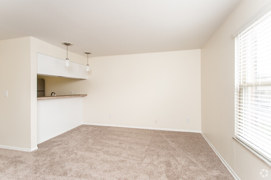 1BR, 1BA - 600 SF - Remodeled Dennison - Village West